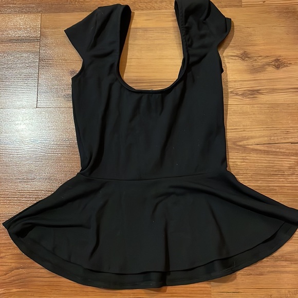 Women’s Bebe Black Scoop Neck Peplum Top Short Sleeve XXS - Picture 4 of 5